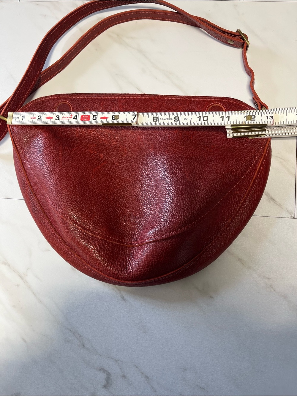 Portland Leather Large Koala Sling Crossbody Shoulder Bag in Chili Red - Picture 9 of 11